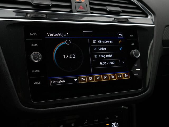 Volkswagen TIGUAN 1.4 TSI 245 pk DSG eHybrid R-Line Business+ | Stuur-/stoelverwarming | Parkeersensoren voor/achter | Standkachel | Black Style