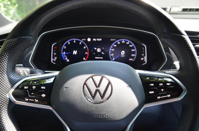 Volkswagen TIGUAN 1.5 TSI R-Line Business+ Automaat/Navi/Pdc/Ecc/Led/Virtual dashboard/Achteruitrijcamera/Cr-Controle/19-Inch Lmv/Trekhaak elektrisch uitklapbaar/Matrix ('IQ Light')