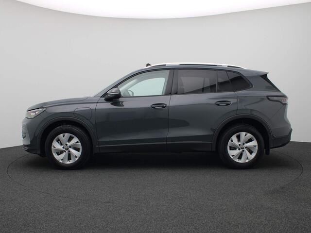 Volkswagen TIGUAN 1.5 eHybrid Life Edition 204PK DSG Pano-Schuifdak, Navi via Apple Carplay/Android Auto, Achteruitrijcamera, Alarm, Stoel en stuurverwarming, Keyless, Side Assist, Virtual Pedal, 17" LM Velgen