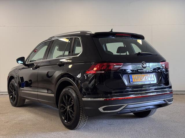 Volkswagen TIGUAN eHybrid Elegance | Navigatie | Camera | Stoel en Stuur verwarming |