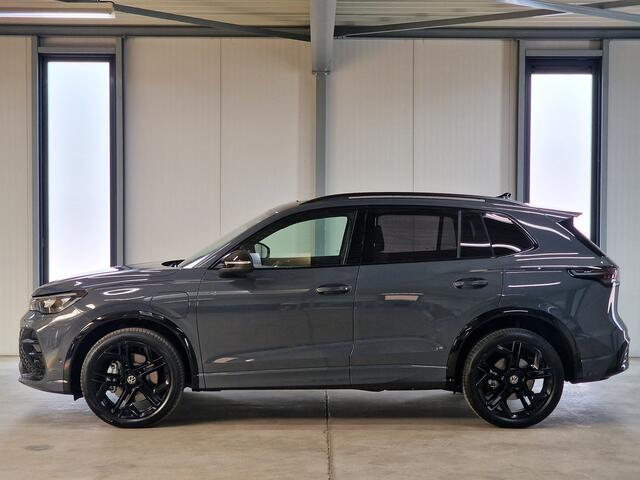 Volkswagen TIGUAN 1.5 eHybrid R-Line 272pk | Varenna leder | Pano | Trekhaak | IQ. Matrix | Black Style | 360 camera | Head-up