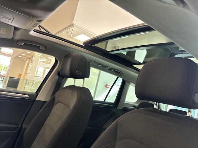 Volkswagen TIGUAN 1.4 Tsi 245pk DSG eHybrid Elegance · Panoramadak · Camera · Apple/Android Car Play · Elek. Trekhaak · Elek. Achterklep · 18'' Inch ·