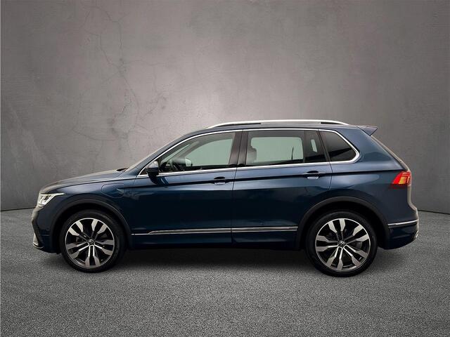 Volkswagen TIGUAN R-Line Business+ 1.4 TSI eHybrid 245pk DSG Automaat Trekhaak, Panoramadak, Elektrische achterklep, Achteruitrijcamera, Adaptive cruise control, Head up display