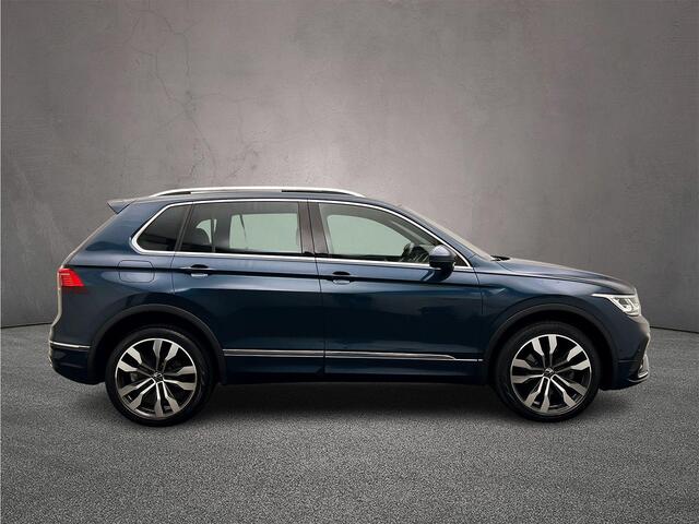 Volkswagen TIGUAN R-Line Business+ 1.4 TSI eHybrid 245pk DSG Automaat Trekhaak, Panoramadak, Elektrische achterklep, Achteruitrijcamera, Adaptive cruise control, Head up display