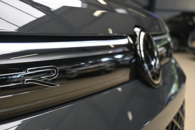 Volkswagen TIGUAN 1.5 eHybrid 204pk R-Line | Panoramadak | IQ. Light | DCC | 360­° Camera | Head-up | 100% (Dealer) onderhouden label