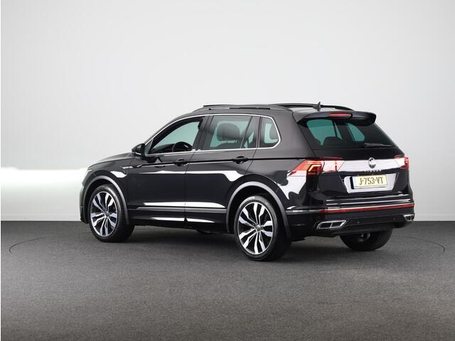 Volkswagen TIGUAN 1.5 TSI R-Line 150 PK | Automaat (DSG) | Panoramadak | 20 Inch | Stoelverwarming | Led matrix | Elektrische klep