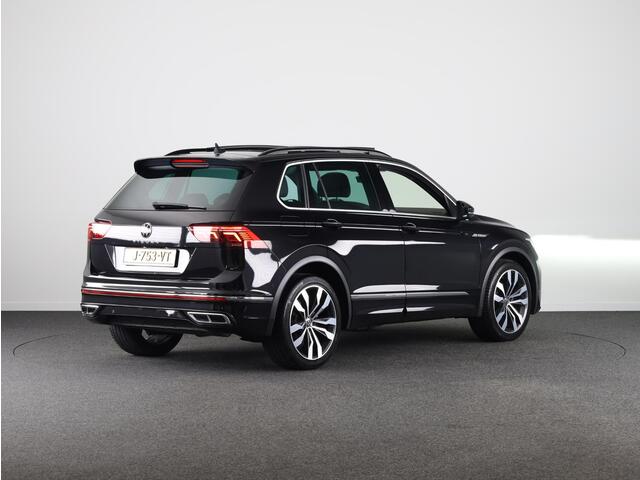 Volkswagen TIGUAN 1.5 TSI R-Line 150 PK | Automaat (DSG) | Panoramadak | 20 Inch | Stoelverwarming | Led matrix | Elektrische klep