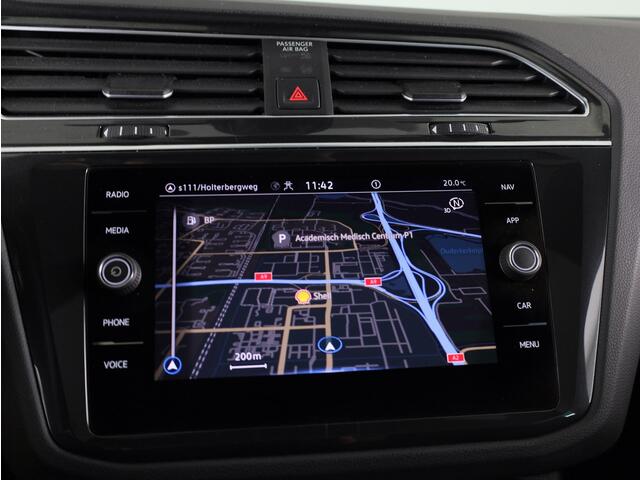 Volkswagen TIGUAN 1.5 TSI R-Line 150 PK | Automaat (DSG) | Panoramadak | 20 Inch | Stoelverwarming | Led matrix | Elektrische klep