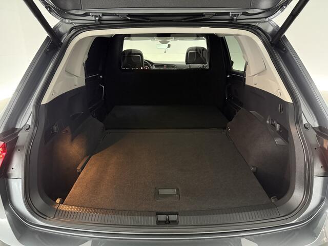 Volkswagen TIGUAN 2.0 TDI 4 Motion R-Line | GRIJS KENTEKEN | 240PK Pano LED Head up Display Clima Cruise Camera Carplay Virtual Navi PDC 19"LMV
