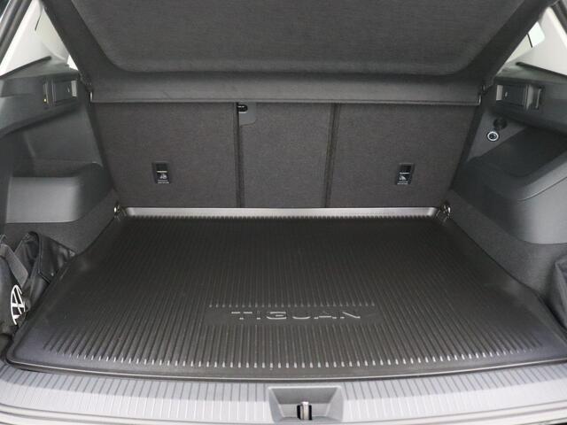 Volkswagen TIGUAN 1.5 eTSI Life Edition 150PK DSG full led, trekhaak, standkachel, adaptive cruise, side assist, stoelverwarming voor & achter, stuurwielverwarming, achteruitrijcamera, alarm, keyless, virtual pedal, 17" lichtmetaal