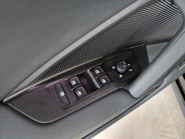 Volkswagen TIGUAN 1.5 eHybrid 204pk Life | Leren bekleding, Massage, Ventilatie | Pano. Schuifdak