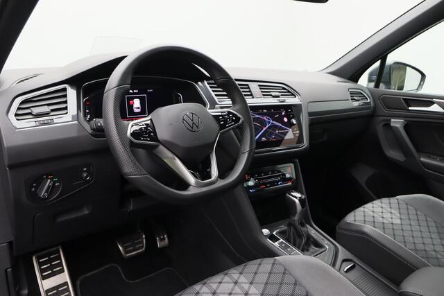 Volkswagen TIGUAN 1.5 TSI 150 pk DSG R-Line | Panoramadak | Trekhaak | Head-up display | Stuur-/achterbankverwarming | Achteruitrijcamera