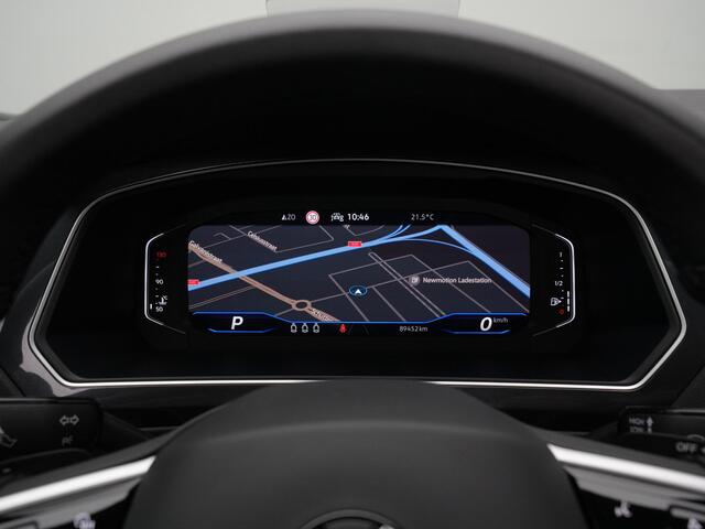 Volkswagen TIGUAN 1.5 TSI 150 pk DSG R-Line | Panoramadak | Trekhaak | Head-up display | Stuur-/achterbankverwarming | Achteruitrijcamera