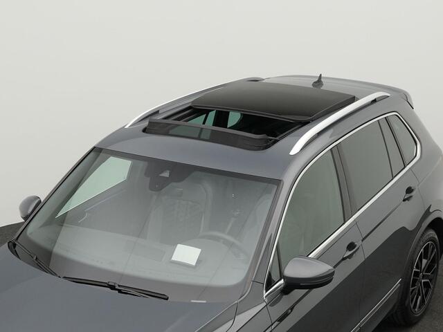 Volkswagen TIGUAN 1.5 TSI 150 pk DSG R-Line | Panoramadak | Trekhaak | Head-up display | Stuur-/achterbankverwarming | Achteruitrijcamera