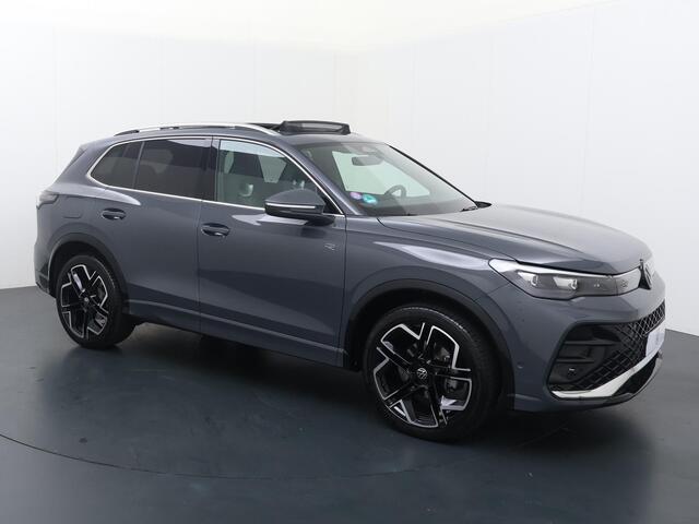Volkswagen TIGUAN 1.5 eTSI R-Line Business | 150 PK | Automaat | Trekhaak | Panoramadak | Stoelverwarming | Sportstoelen