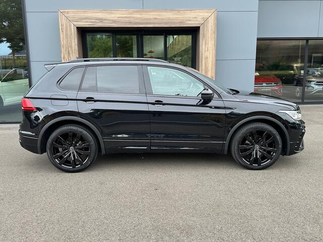 Volkswagen TIGUAN 1.5 TSI 150pk DSG R-Line | Black Style | Leder | Trekhaak | Harman/Kardon | 20 inch | Rijklaar incl. garantie