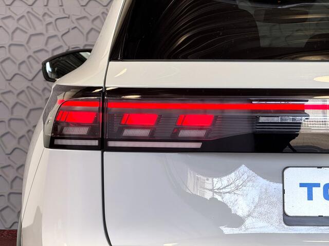 Volkswagen TIGUAN 1.5 eTSI R-LINE 3D LED GRILL 19''LMV ERGO.STOEL MASSAGE ELEK.KLEP DESIGN PACK STOEL/STUUR VERW TREKHAAK 09/2024 "Volkswagen rijden begint bij Topautos.nl - 75 topmodellen direct op voorraad!"