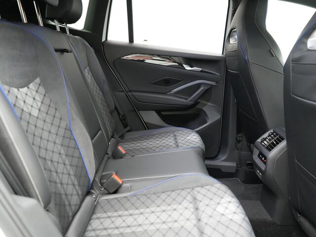 Volkswagen TIGUAN eHybrid R-Line Edition Plug In Hybrid 204pk Dealer O.H PHEV | Adaptive Cruise | 360 Camera | IQ Light | Alcantara Sportstoelen Massage | Apple Carplay | Travel Assist | Keyless | Sfeerverlichting | Navigatie | Virtual | DAB |