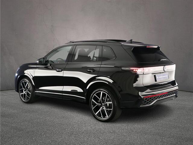 Volkswagen TIGUAN R-Line Edition 1.5 TSI eHybrid 272pk DSG Automaat Trekhaak, Black Style, Panoramadak, Adaptive cruise control, Achteruitrijcamera, Elektrische achterklep