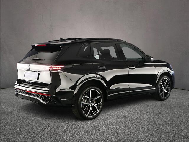 Volkswagen TIGUAN R-Line Edition 1.5 TSI eHybrid 272pk DSG Automaat Trekhaak, Black Style, Panoramadak, Adaptive cruise control, Achteruitrijcamera, Elektrische achterklep
