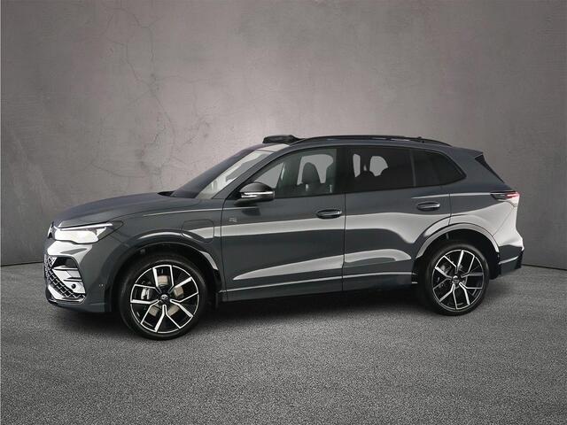 Volkswagen TIGUAN R-Line Edition 1.5 TSI eHybrid 272pk DSG Automaat Trekhaak, Panoramadak, Black Style, Achteruitrijcamera, Adaptive cruise control, Navigatie
