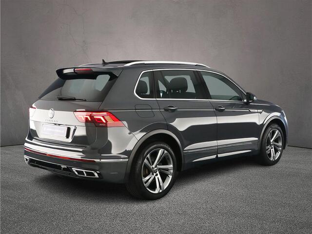 Volkswagen TIGUAN R-Line 1.5 TSI 150pk DSG Automaat Trekhaak, Lederen bekleding, Panoramadak, Adaptive cruise control, Elektrische achterklep, LED matrix koplampen