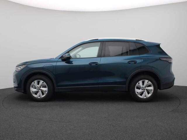 Volkswagen TIGUAN 1.5 eHybrid Life Edition 204PK DSG Achteruitrijcamera, Adaptieve Cruise Controle, Navi via Apple Carplay/Android Auto, Keyless, Side Assist, Stoel-Stuurverwarming, Elektr. Achterklep, 17" LM Velgen