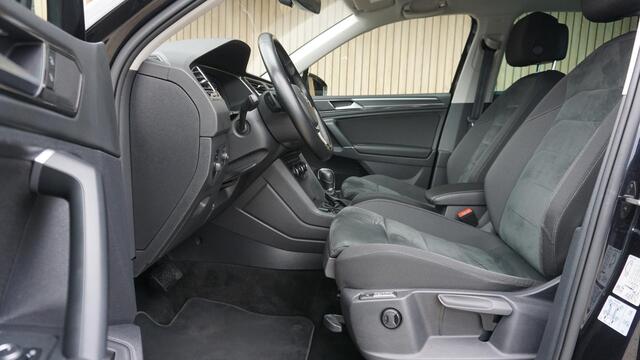 Volkswagen TIGUAN 2.0TSI 180pk 4Motion Highline R-line Pano Virtual Head-up Keyless Massage * 91569Km* 20 inch LM 360 camera * Nette Tiguan*
