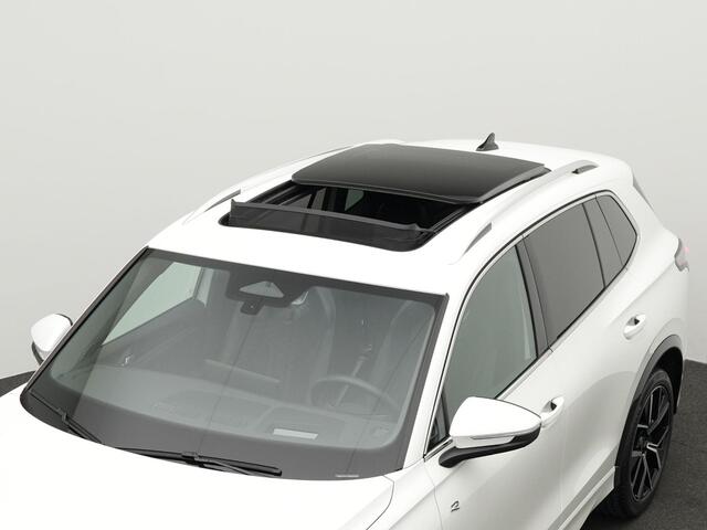 Volkswagen TIGUAN 1.5 TSI 150 pk DSG R-Line Business | Panoramadak | Trekhaak | Harman/Kardon | Geheugenstoel | Rondomzicht camera | IQ Light | Head-up display