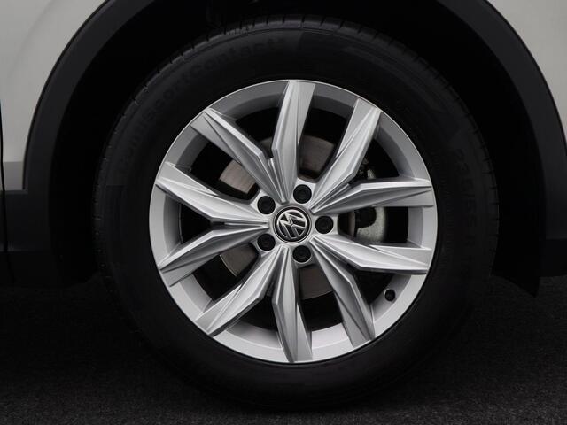 Volkswagen TIGUAN 1.5 TSi 150 Pk ACT Highline Automaat | 360° Camera | Trekhaak | Panorama Dak | Carplay | Climate Control | Stoel Verwarming | 18 Inch | 48.116 Km!