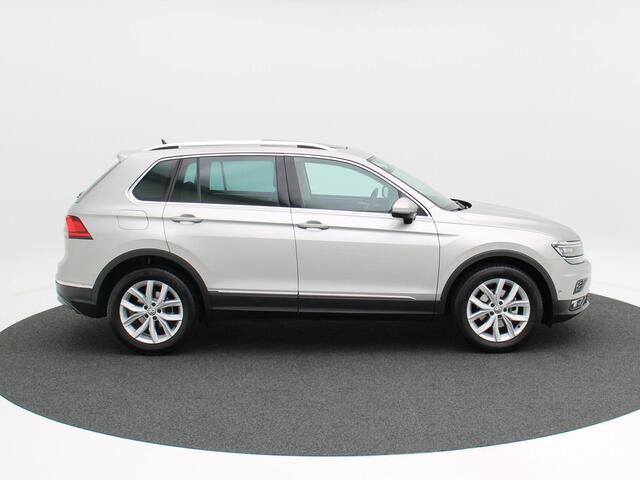 Volkswagen TIGUAN 1.5 TSi 150 Pk ACT Highline Automaat | 360° Camera | Trekhaak | Panorama Dak | Carplay | Climate Control | Stoel Verwarming | 18 Inch | 48.116 Km!