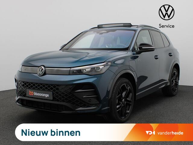 Volkswagen TIGUAN 1.5 eHybrid R-Line Edition 272PK DSG Trekhaak wegklapbaar, Panoramadak, Head-Up display, Harman Kardon, Side Assist, Keyless, Winterpakket, 20" LM Velgen