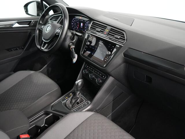Volkswagen TIGUAN 1.4 TSI ACT Business Zwarte hemel | Trekhaak | ACC
