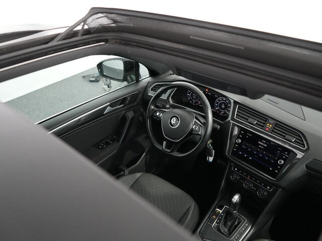 Volkswagen TIGUAN 1.4 TSI ACT Business Zwarte hemel | Trekhaak | ACC