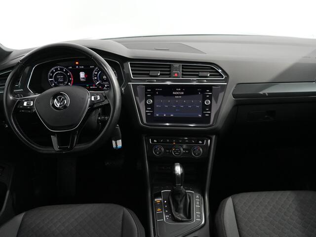 Volkswagen TIGUAN 1.4 TSI ACT Business Zwarte hemel | Trekhaak | ACC