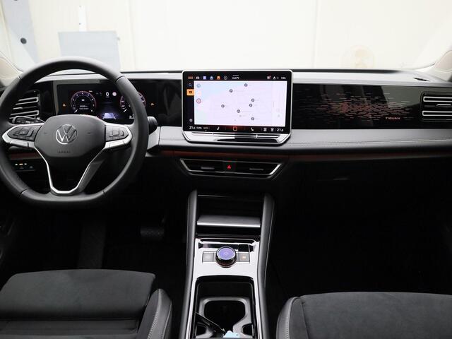 Volkswagen TIGUAN Elegance 1.5 110 kW/150PK · Navigatie · Trekhaak · Areavieuw Ergostoel Matrix-led
