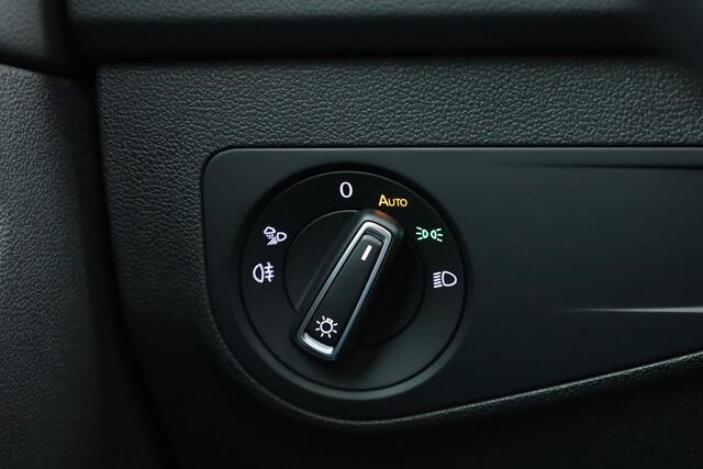 Volkswagen TIGUAN 1.5 TSI R-Line DSG | Pano | Elek. Trekhaak | standkachel | IQ. Light | Camera | Stoel- Stuurverw.