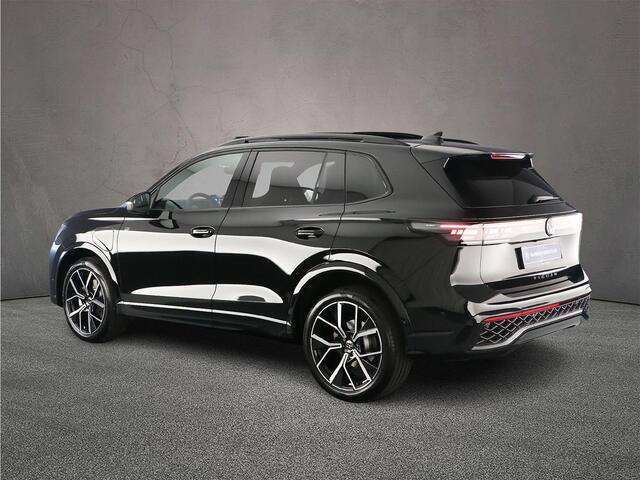 Volkswagen TIGUAN R-Line Edition 1.5 TSI eHybrid 204pk DSG Automaat Trekhaak, 360 camera, Panoramadak, Elektrische achterklep, Achteruitrijcamera, Adaptive cruise control