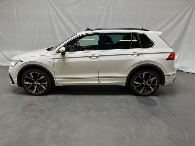 Volkswagen TIGUAN 1.4 TSI eHybrid R-Line / AUTOMAAT/ 245 PK/ PANO/ LEER/ STUUR+STOEL VERWARM./ ELEK. ACHTERKLEP/ TREKHAAK/ PARK.SENSOR.V+A/ CAMERA/ DCC/ APP-CONNECT/ MEMORY SEATS/ ACC/ NAVI/ CLIMA/ DAB/ 20'' LMV