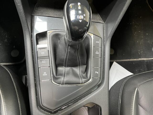 Volkswagen TIGUAN 1.4 TSI eHybrid R-Line / AUTOMAAT/ 245 PK/ PANO/ LEER/ STUUR+STOEL VERWARM./ ELEK. ACHTERKLEP/ TREKHAAK/ PARK.SENSOR.V+A/ CAMERA/ DCC/ APP-CONNECT/ MEMORY SEATS/ ACC/ NAVI/ CLIMA/ DAB/ 20'' LMV