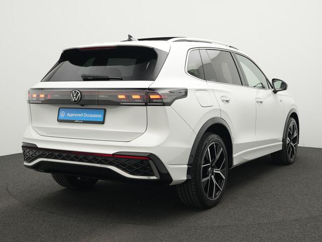 Volkswagen TIGUAN 1.5 eTSI 150 pk DSG R-Line Business | Panoramadak | Trekhaak | Adaptief onderstel | IQ Light | Head-up display | Rondomzicht camera | Harman/Kardon