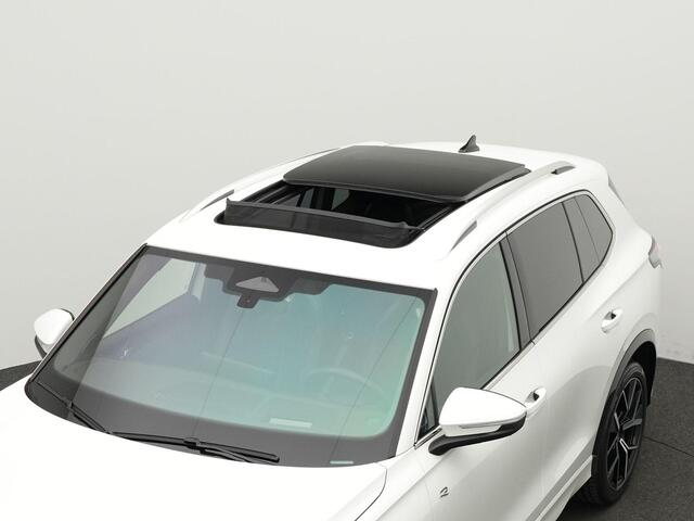 Volkswagen TIGUAN 1.5 eTSI 150 pk DSG R-Line Business | Panoramadak | Trekhaak | Adaptief onderstel | IQ Light | Head-up display | Rondomzicht camera | Harman/Kardon