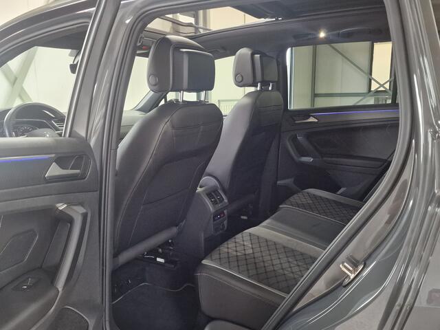 Volkswagen TIGUAN 1.5 TSI R-Line 150 pk DSG | Schuifdak | Trekhaak | Winter Pack |
