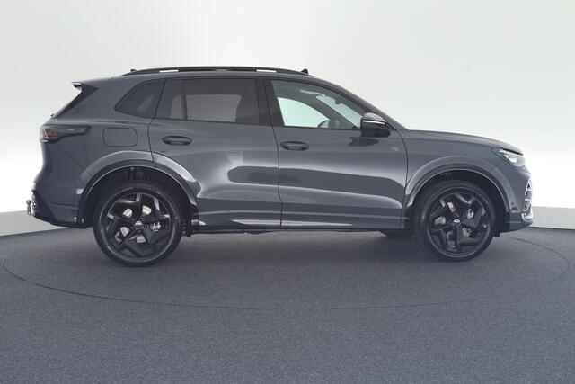 Volkswagen TIGUAN 1.5 272pk eHybrid R-Line Edition Black Style Trekhaak Camera Panoramadak Stoelverwarming Massage Carplay