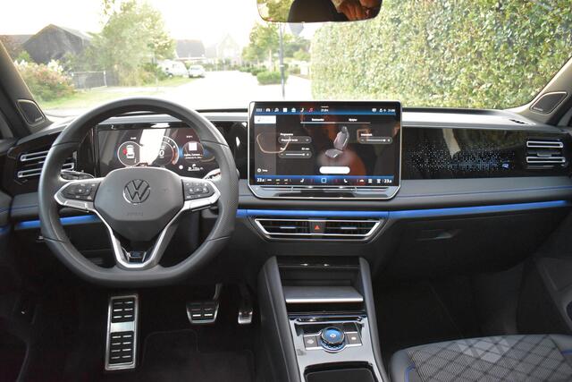 Volkswagen TIGUAN 1.5 eTSI R-Line '24 ACC.PANO,TREKH, FONKELNIEUW!