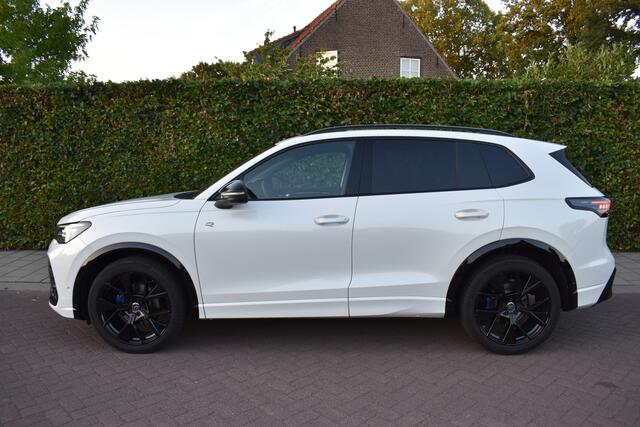 Volkswagen TIGUAN 1.5 eTSI R-Line '24 ACC.PANO,TREKH, FONKELNIEUW!