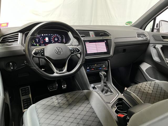 Volkswagen TIGUAN 1.4 TSI eHybrid R-Line / AUTOMAAT/ 245 PK/ 2X R-LINE/ HEAD-UP DISPLAY/ KEYLESS/ DIGITAL DASH/ APP-CONNECT/ NAVI/ RIJ-MODI/ PARK. SENSOREN + CAMERA/ MATRIX/ CLIMA/ ADAPT. CRUISE/ STOEL-STUUR VERWARM.