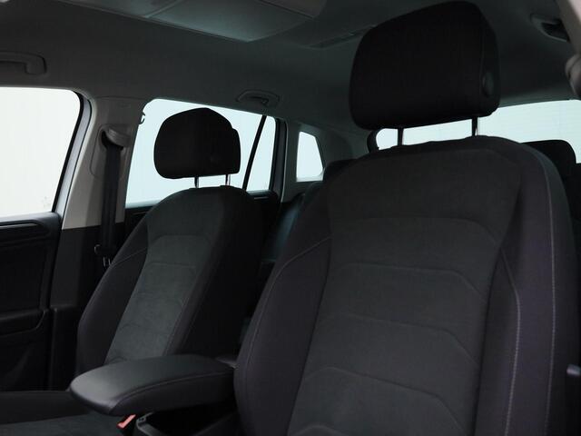 Volkswagen TIGUAN 1.5 TSI 150pk DSG Elegance · Navigatie · Trekhaak · Camera + Parkeersensoren