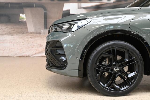 Volkswagen TIGUAN 1.5 eHybrid R-Line Edition | 360° Camera | Panoramadak | IQ. Light | 100% (Dealer) onderhouden label