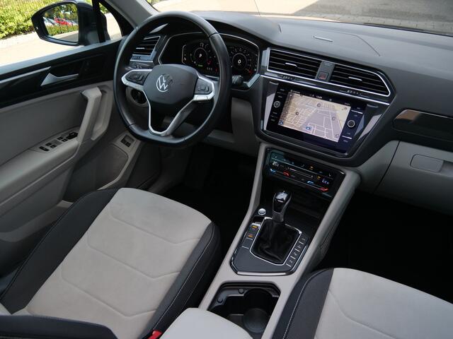 Volkswagen TIGUAN 1.4 TSI 245pk eHybrid Business+ Automaat Schuifdak / Trekhaak / Navigatie / Stoelverwarming